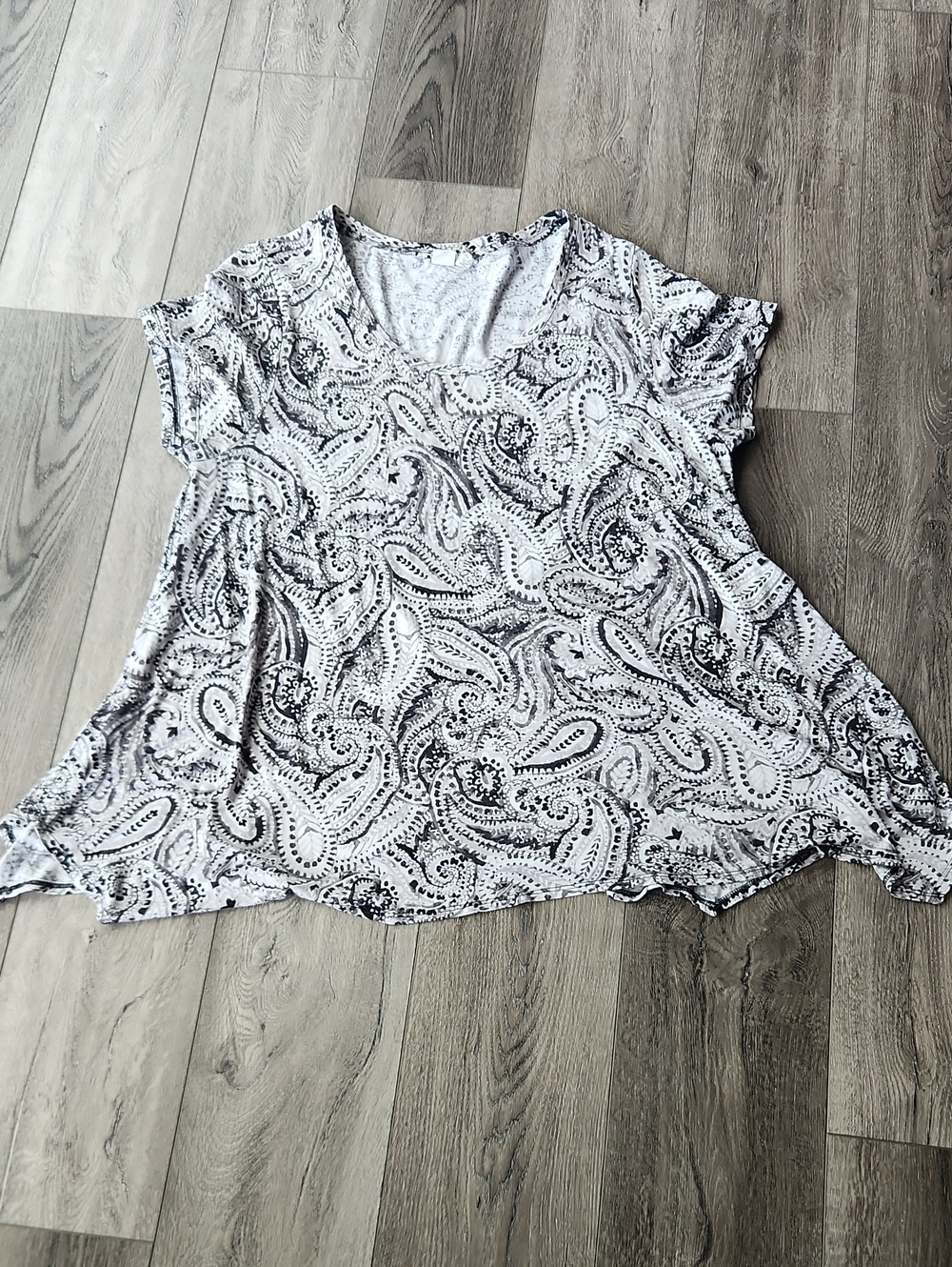 Artisan Ny Paisley V-Neck Tunic Top - White & Black